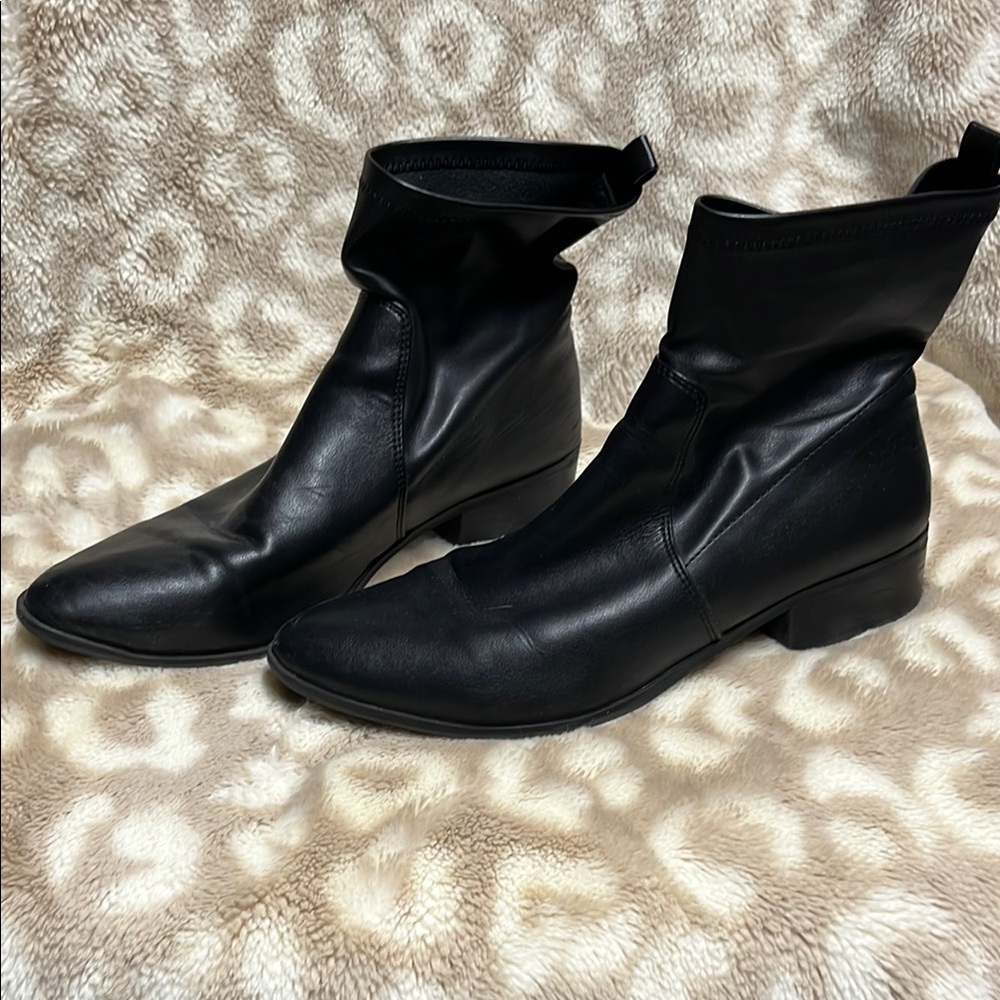 Aldo Black Ankle Boots Sleek Minimalist Design